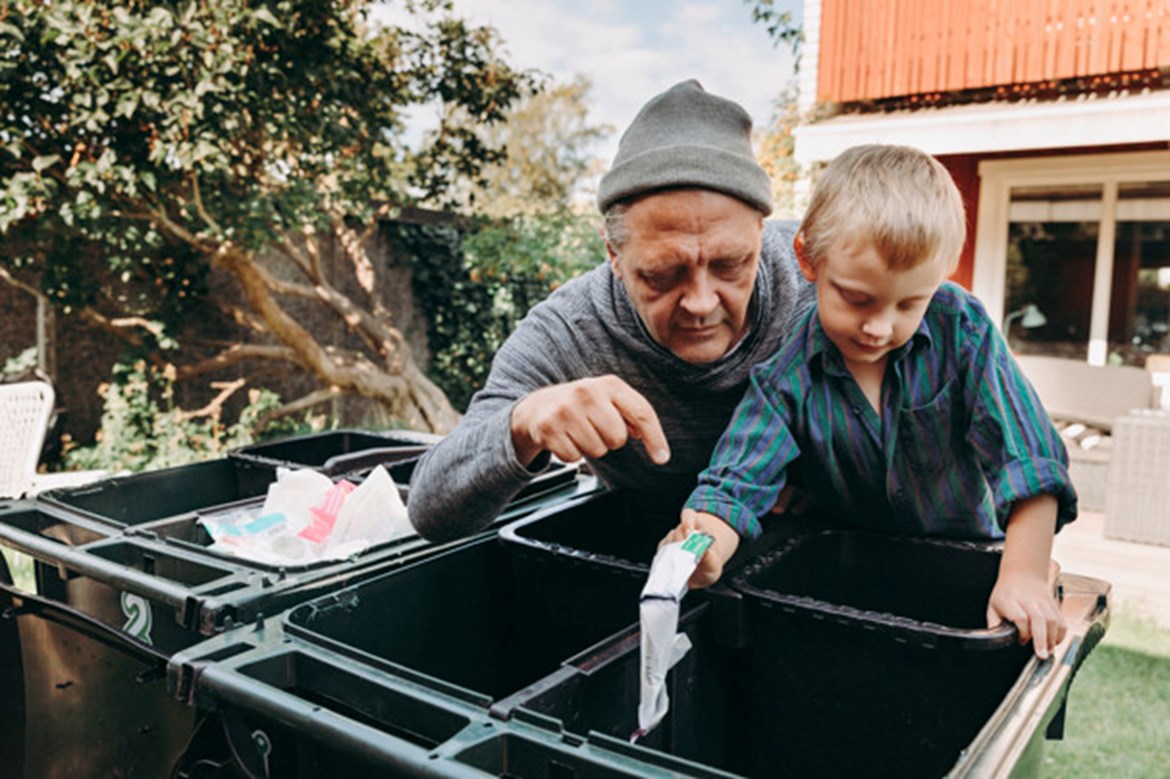 Slängde grannen komposten i en plastpåse?